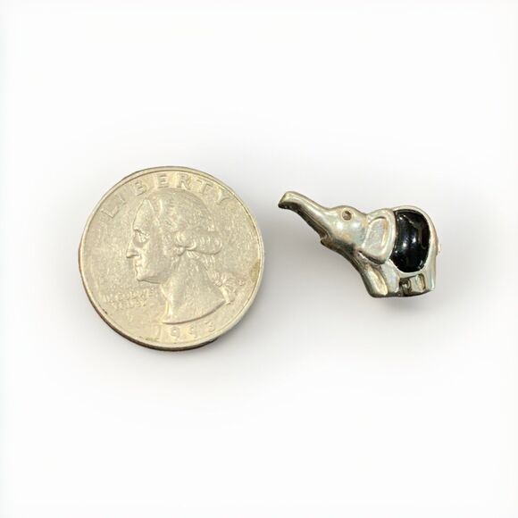 925 Sterling Silver  Vintage Petite Black Onyx Elephant Motif Pendant - Picture 1 of 4